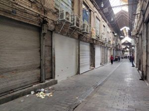 Les manifestants iraniens appellent à la grève, le procureur dit que la police de la moralité est fermée
