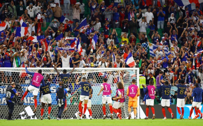 Le record de Giroud et le sublime Mbappé envoient la France en quart de finale grâce à la victoire de la Pologne.